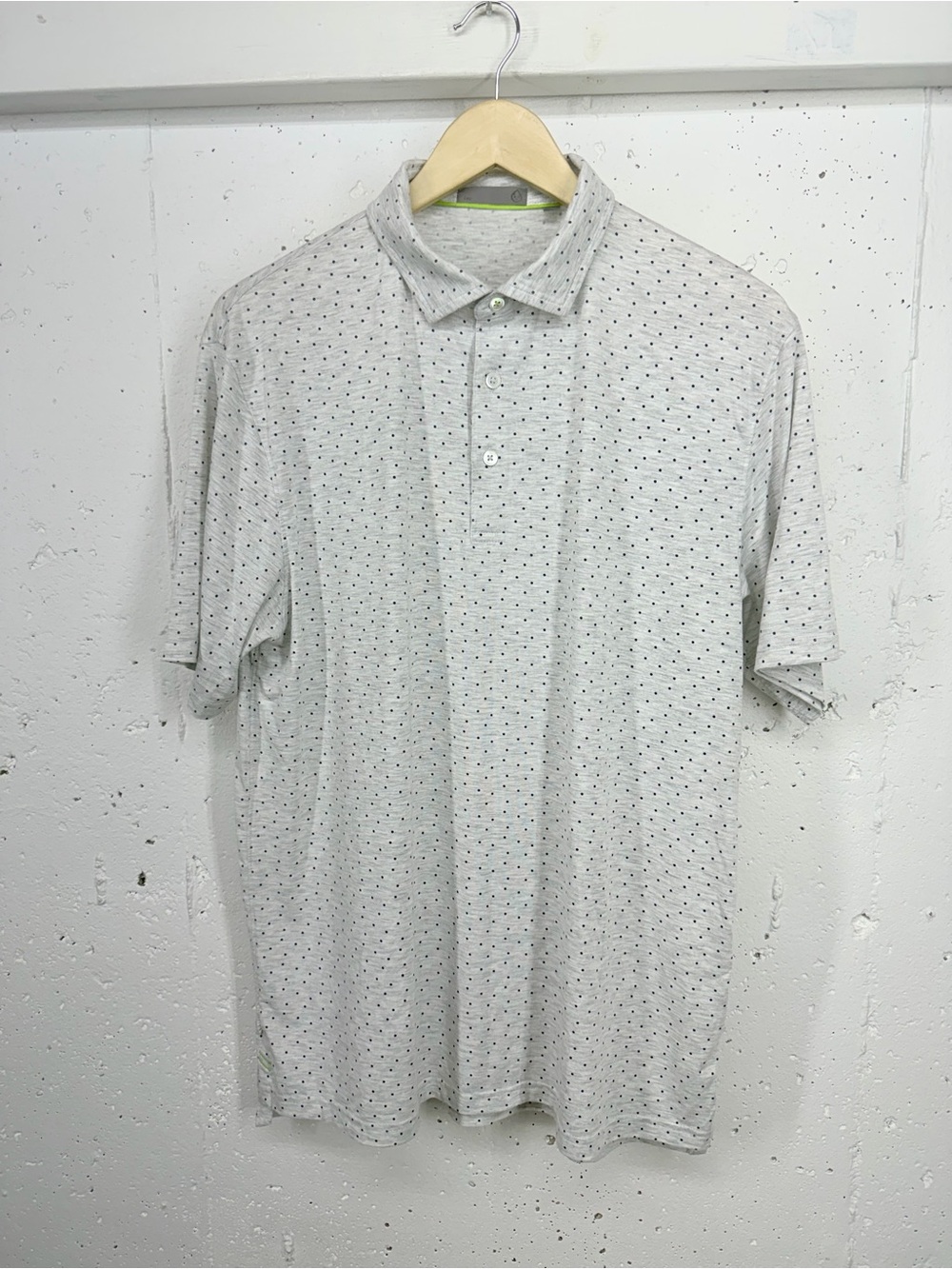 Tasc Men’s Size Large Gray Polka Dot Golf Polo Shirt
